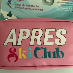 Pink nwt Apres Ski Club Sock Gift set 3 pairs of socks and Cosmetic Bag thumbnail 2