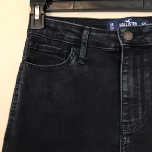 Hollister Women’s Black Denim Ultra High-Rise Mom Jean thumbnail 4