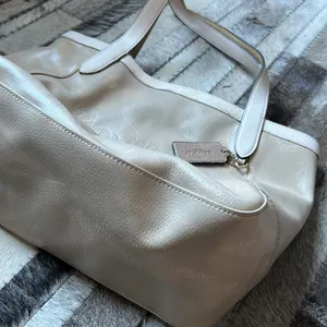 COACH Vintage Horse and Carriage Leather Tote Bag Creme thumbnail 3