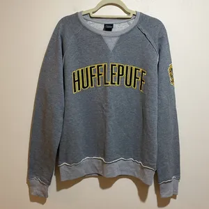 Universal Studios Wizarding World Harry Potter Hufflepuff Crewneck Sweatshirt M thumbnail 5