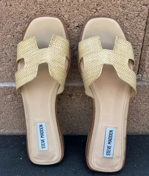 Steve Madden Women’s Beige/Tan Woven Slide Sandals Slip-On Open Toe Flat 8.5 thumbnail 1