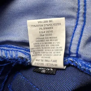 NWT Volcom What The Twill Mid-Rise Royal Blue Flare Denim Kick Pant — Size 1 thumbnail 8