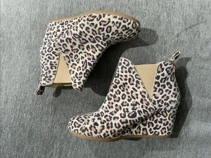 TOMS Kelsey Leopard Print Suede Wedge Ankle Booties Size 7.5 thumbnail 13