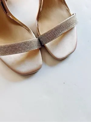 Badgley Mischka Embelished Block Heel Sandals Shoes Rose Size 6 thumbnail 7