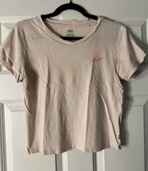 Levi’s Crop Top thumbnail 1