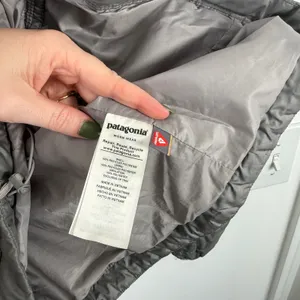 Patagonia Nano Puff Full Zip Grey Jacket Primaloft Outdoor Hiking LOGO Womens Sm thumbnail 6