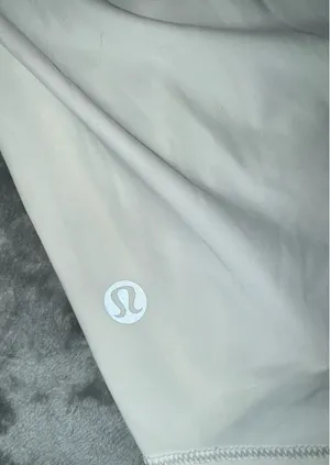 LULULEMON WHITE TOP thumbnail 3