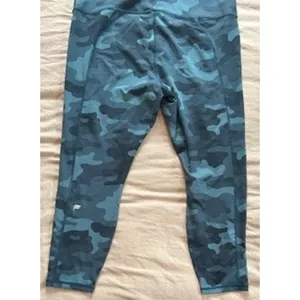 Fabletics Define High-Waisted 7/8 Leggings Blue Camo Size Large NWT thumbnail 10