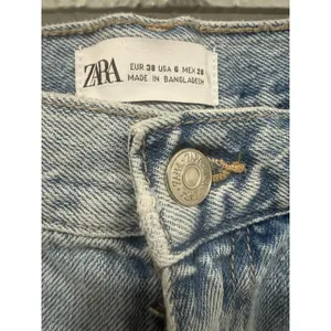 Zara Super Wide Leg Jeans Women 6 Casual Everyday Wear Partywear Denim Light thumbnail 2