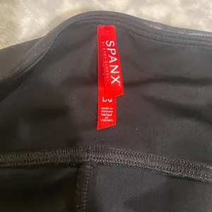 Spanx black faux leather leggings pants woman’s size Large thumbnail 5