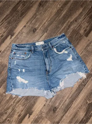 Curve Live High Rise Mom Short - Abercrombie & Fitch thumbnail 4