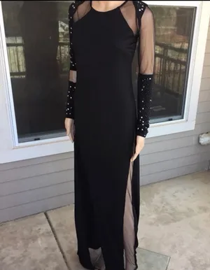 Juss Elegant Black Sheer-Panel Evening Gown stretch thumbnail 5