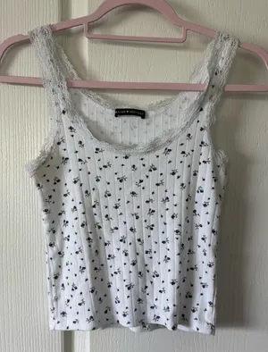 Brandy Melville White Lace Trim Tank Top thumbnail 1