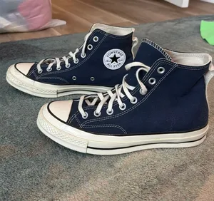 Converse Navy Chuck Taylor All Star Women’s Size 9.5 thumbnail 1