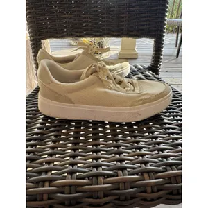 Kizik Prague model Size Women 7.5 Men 6 Beige Sneaker Tennis Shoe thumbnail 4