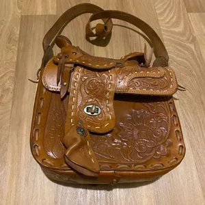Saddle Purse thumbnail 2