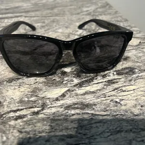 Classic Black Sunglasses thumbnail 5