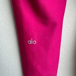 Alo Yoga 7/8 High Waist Shiny Airlift Legging Hot Fuschia Pink Calf Logo SZ XS thumbnail 5