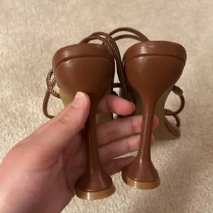 Halston Heels Brown Size 9 thumbnail 6