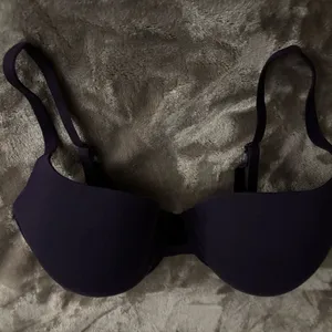 Victoria's Secret Deep Purple T-Shirt Bra Size 34DDD thumbnail 6