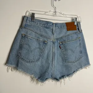Levi's Women's Premium 501 Original Shorts Lightwash‎ Blue Size 27 Button Fly thumbnail 6