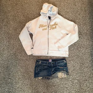 Vintage Abercrombie & Fitch Y2K White Full-Zip Hoodie with Gold Script Logo‎ thumbnail 10