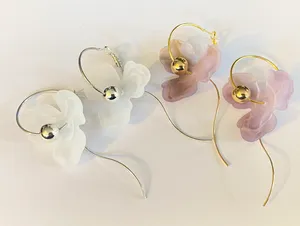 Handmade flower dangle hoop earrings💜 thumbnail 3