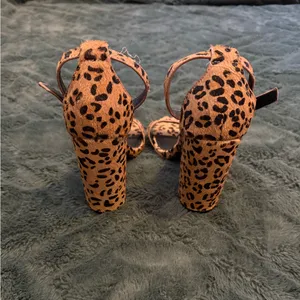 Steve Madden calf hair leopard print heels thumbnail 4