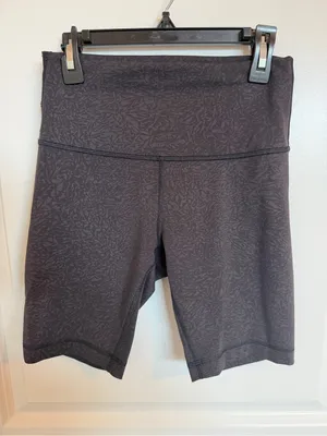 Lululemon Wunder Train High Rise Short 8" Size 6 thumbnail 2