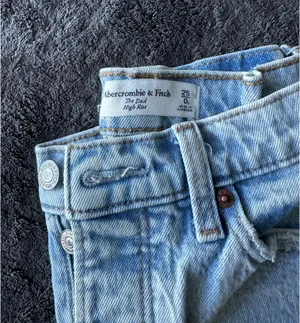 Abercrombie Dad High-Rise Jeans thumbnail 2