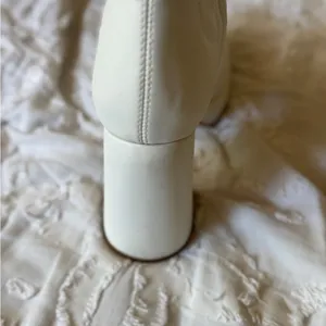 White Block Heel Women's Pumps Size 7 thumbnail 7