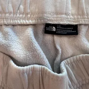 The North Face Cream Fleece Sweat Shorts Size L White Lounge Cozy thumbnail 4