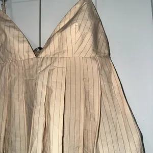 ZARA Spaghetti Strap Pleated Crop Top XS Light Brown NWT thumbnail 3