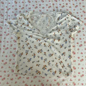 HIPPIE ROSE ruched floral pattern lace top thumbnail 1