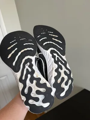 Nike Women’s React Infinity Run Flyknit 3 Black White Size 8.5 thumbnail 8