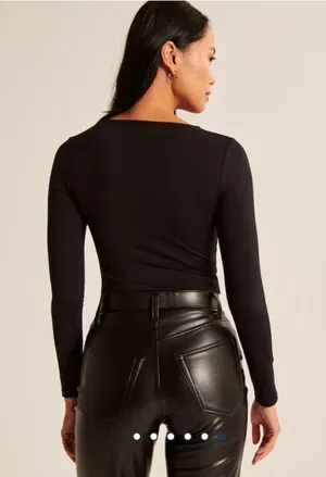 Long-Sleeve Seamless Fabric Keyhole Bodysuit thumbnail 3