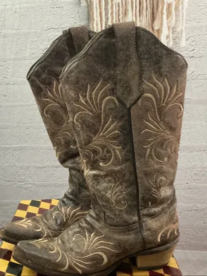 Circle G Distressed Brown Embroidered Western Boots thumbnail 1