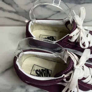 Vans EUC Burgundy Low Top Suede Leather Sneakers Men Sz 7 Wmn Sz 8.5 Skateboard thumbnail 2