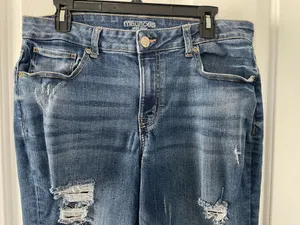 Maurice’s Mid Rise Distressed Floral Patch Crop Jeans Size 14 thumbnail 3