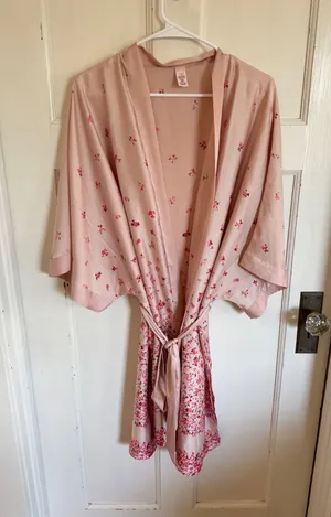 Victoria's Secret pink floral‎ robe size medium/large thumbnail 1