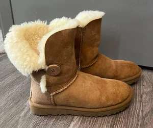 UGG Bailey Button Short Boots thumbnail 1