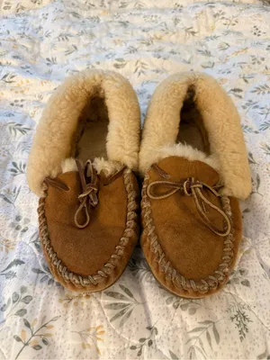 L.L. Bean Chestnut Brown Wicked Shearling Lined Suede Moccasin Slippers W7 thumbnail 2