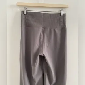 Vuori Women’s Grey Daily Joggers Size XS thumbnail 8