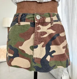 Urban Outfitters BDG Women's Green Camo Denim Mini Skirt Raw Hem Size Small thumbnail 1