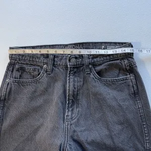 Arizona Jeans Womens Size 7 Highest Rise Mom Jeans Faded Black Denim Pockets thumbnail 7