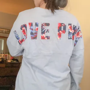PINK - Victoria's Secret Sweatshirt thumbnail 3