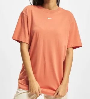 Nike Women's Sportswear Essential Boyfriend Tee thumbnail 1