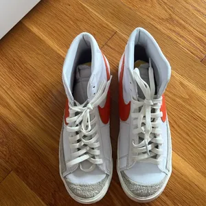 Nike Blazer Mid ‘77 Vintage Red Swoosh High Top Sneaker Shoe Size 8/ Women 9.5 thumbnail 6