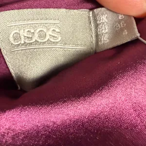 ASOS Plum Burgundy Satin Lace Trim Pleated Cold Shoulder Maxi Dress Size 4 thumbnail 11