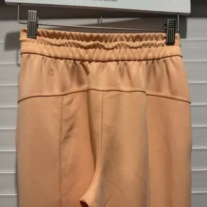 Lululemon Softstreme High-Rise Sweatpants Pant Regular Size‎ 0 in Peach Bellini thumbnail 6